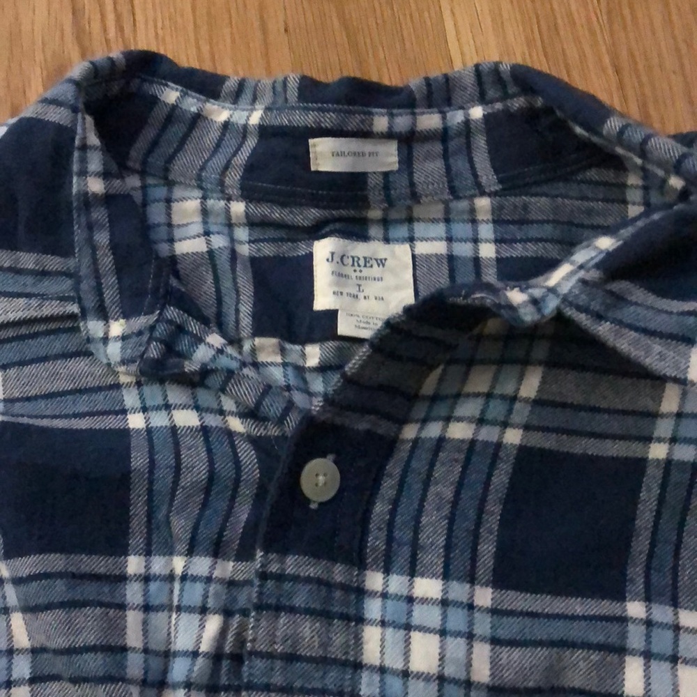 Two pocket Jcrew button down - Picture 2 of 4